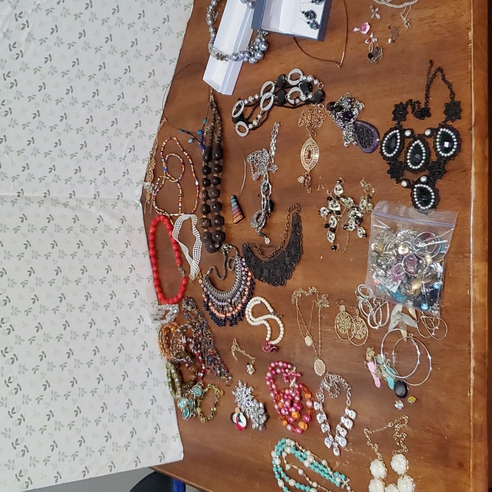 Jewelry bundle - Picture 2 of 16